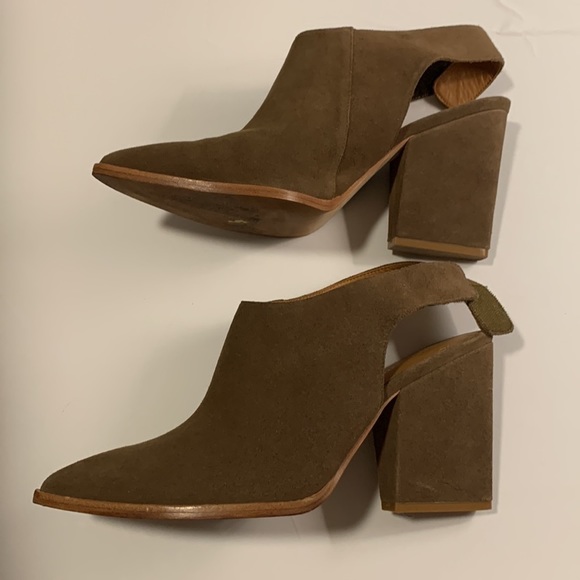 𝅺BETTYE Muller Olive Green Suede Heeled Booties Sling Back size 10M - Picture 3 of 17